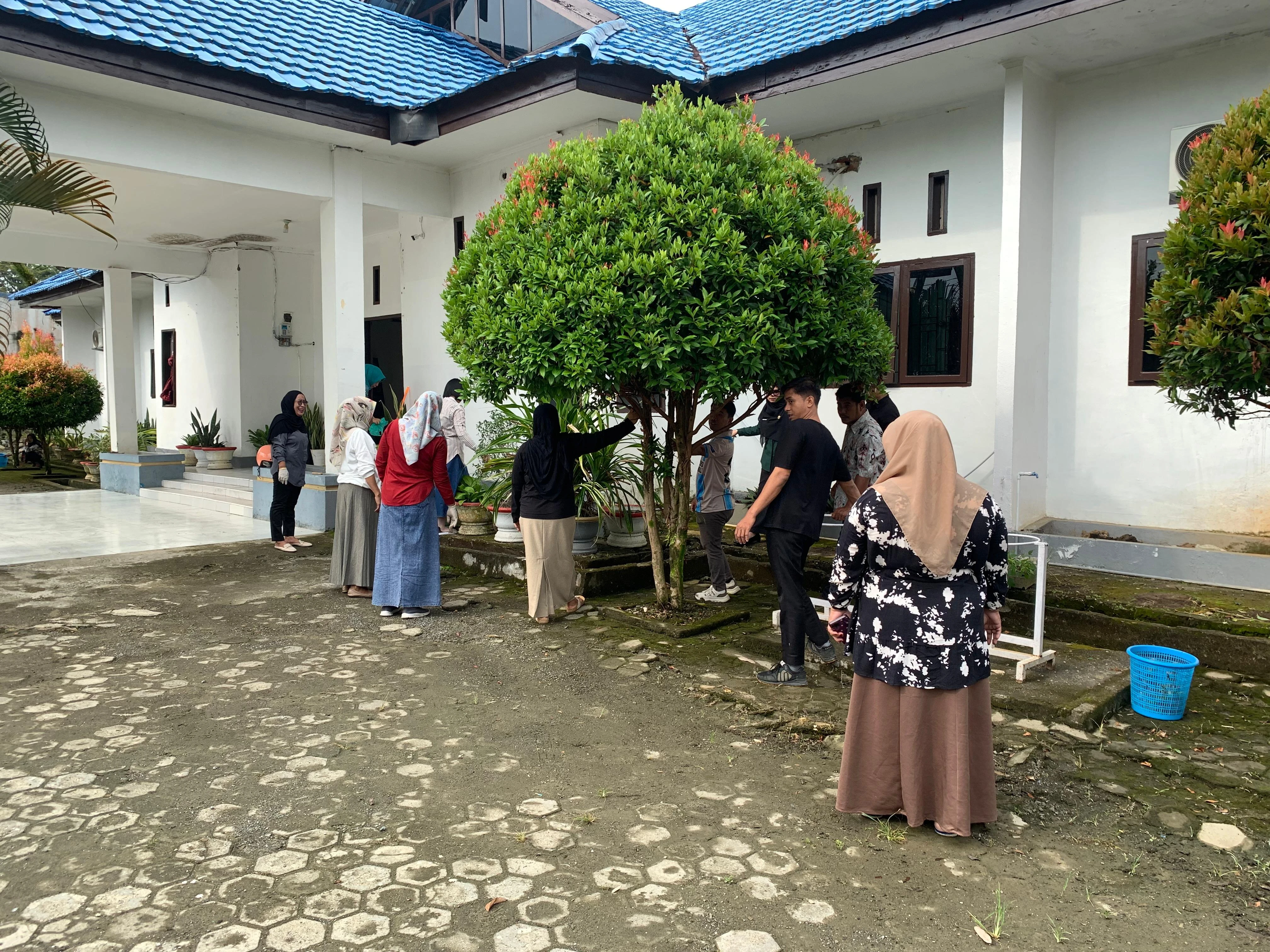 Kegiatan  Jum'at Bersih di Kantor BKPSDMD Morowali